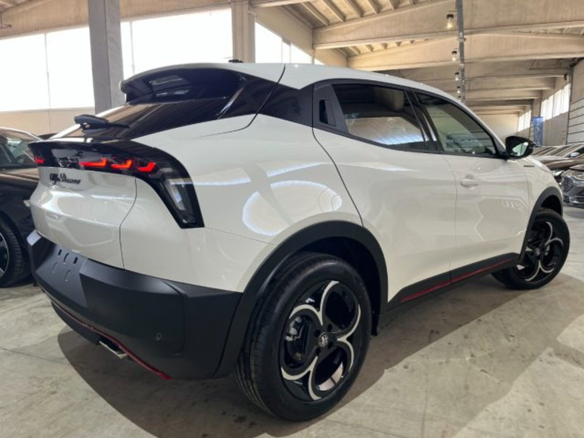 Alfa Romeo Junior elettrica Speciale 156cv (8)