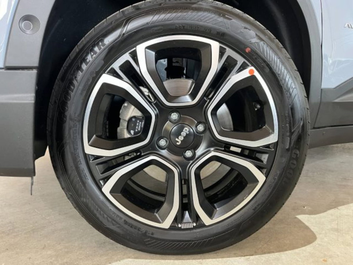 Jeep Avenger 1.2 turbo e-hybrid mhev Summit fwd 110cv edct6 (9)