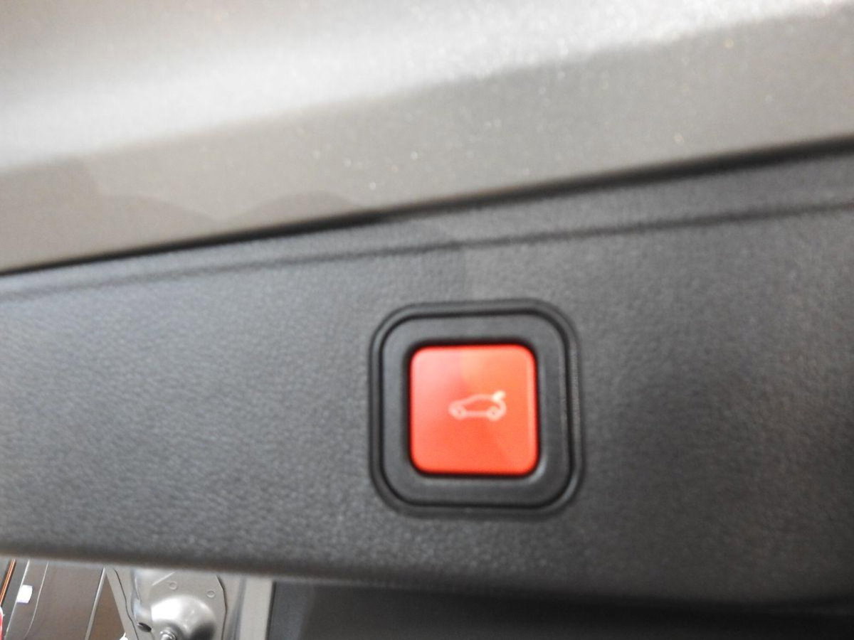 Jeep Avenger 1.2 turbo Summit fwd 100cv (16)