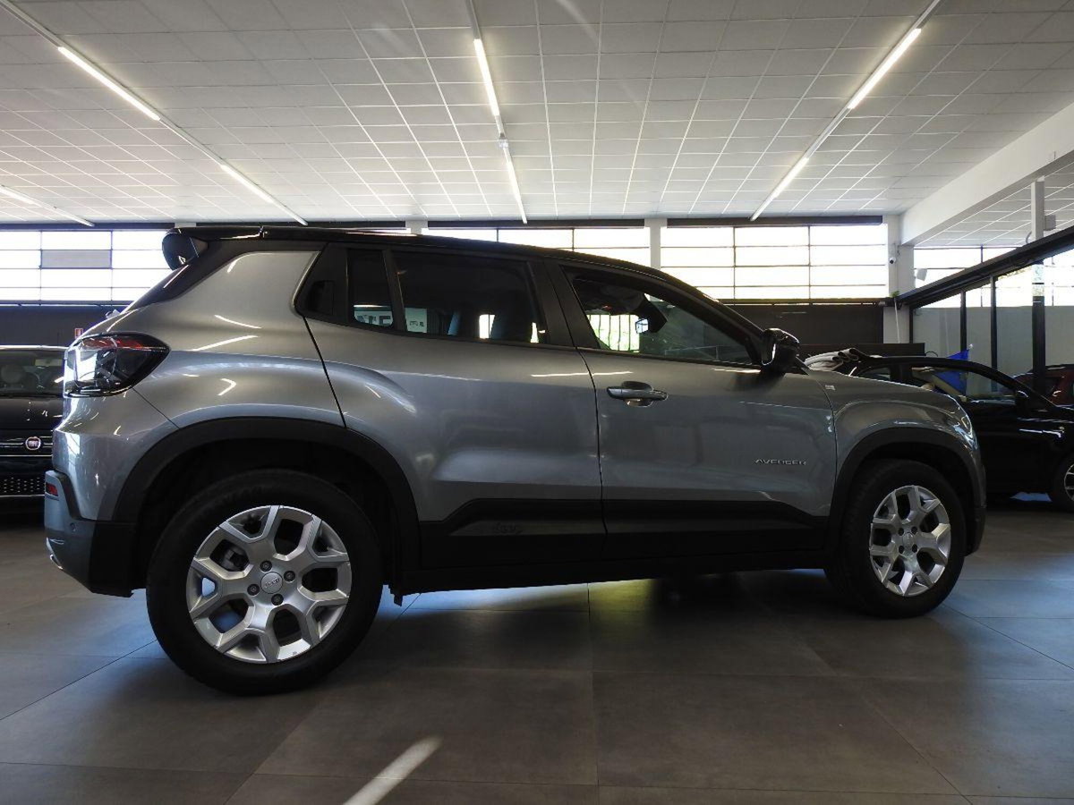 Jeep Avenger 1.2 turbo Summit fwd 100cv (6)