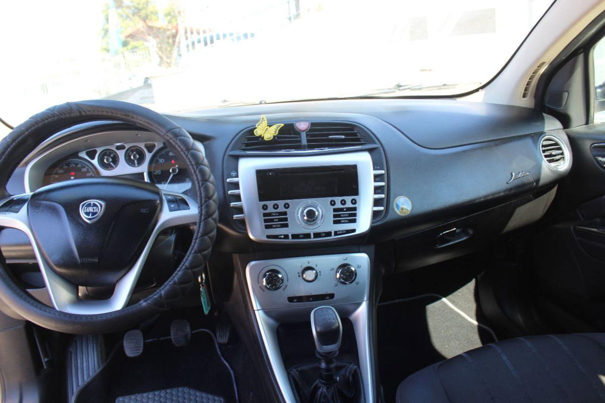 Lancia Delta 1.6 MJT DPF Platino (17)