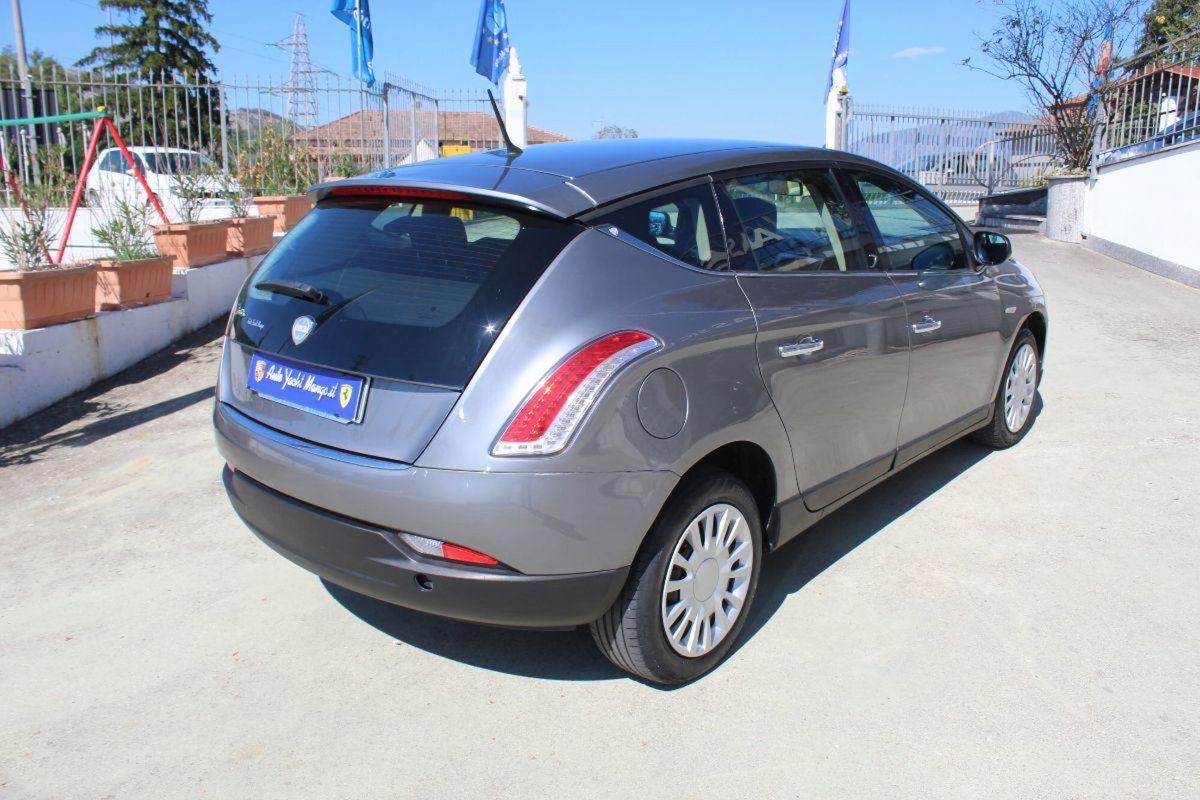 Lancia Delta 1.6 MJT DPF Platino (5)