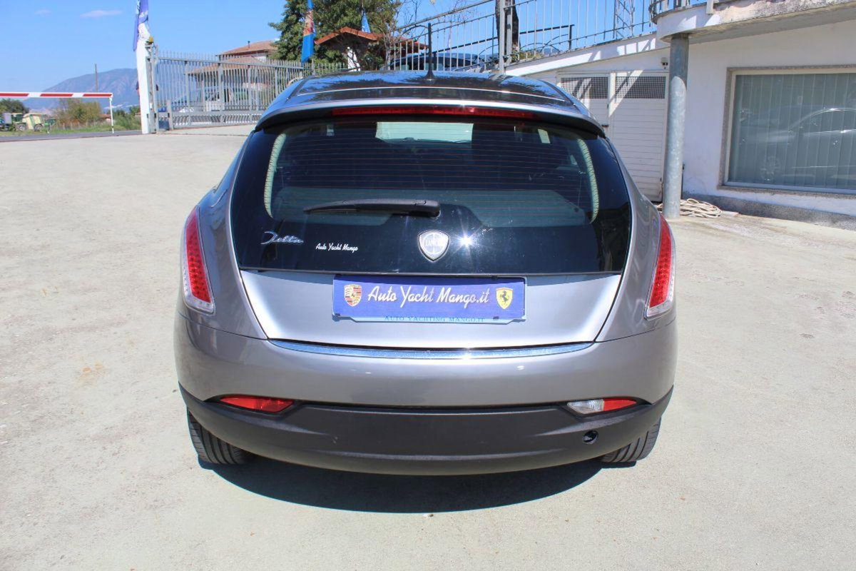 Lancia Delta 1.6 MJT DPF Platino (6)