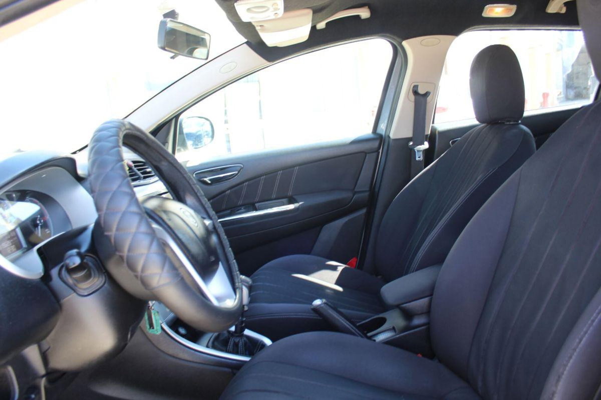 Lancia Delta 1.6 MJT DPF Platino (9)