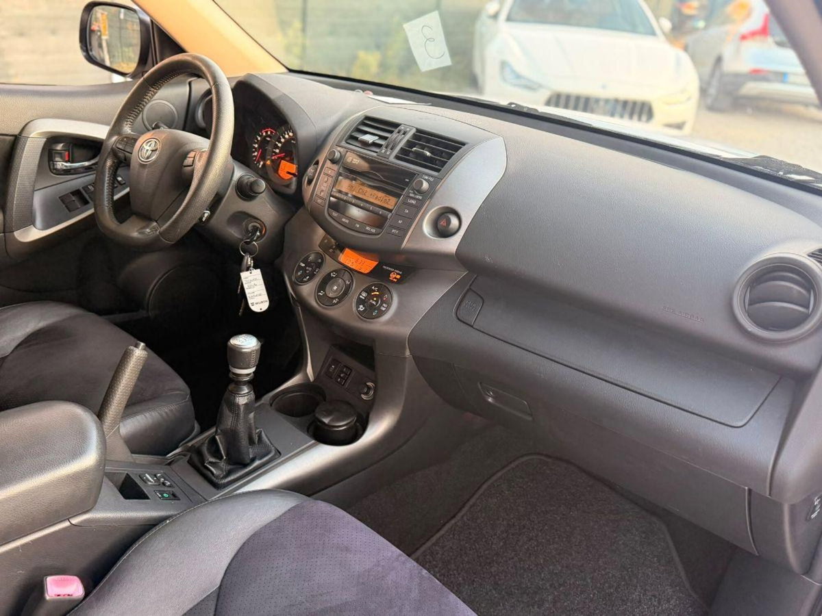 Toyota Rav4 2.2 D-4D 150 CV DPF Exclusive (18)