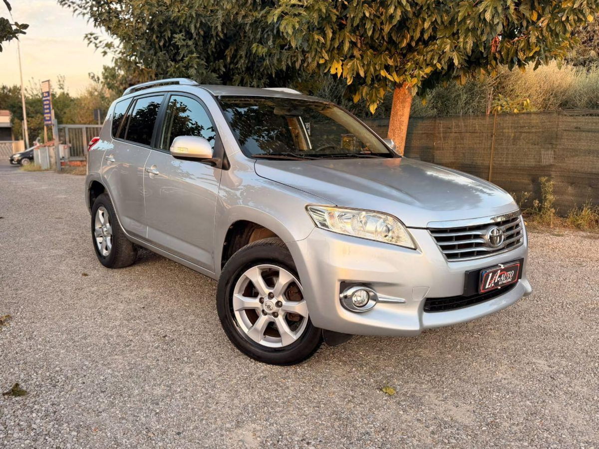 Toyota Rav4 2.2 D-4D 150 CV DPF Exclusive (2)