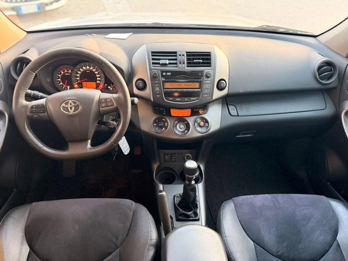 Toyota Rav4 2.2 D-4D 150 CV DPF Exclusive (9)