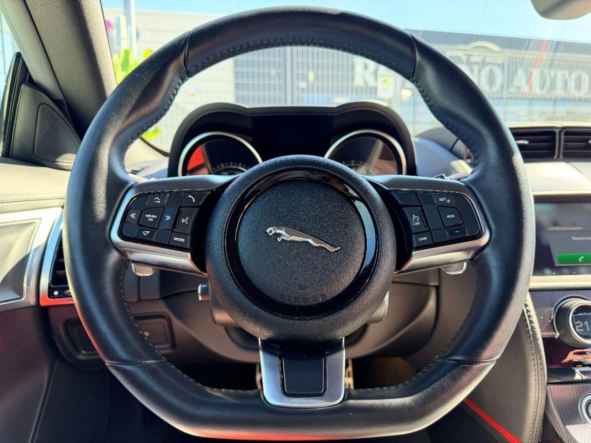 Jaguar F-Type Coupé Coupe 2.0 i4 R-Dynamic rwd 300cv auto (18)