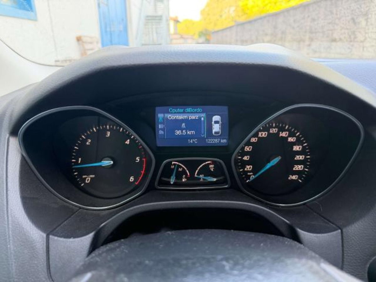 Ford Focus Station Wagon 1.6 TDCi 115 CV SW Titanium (14)
