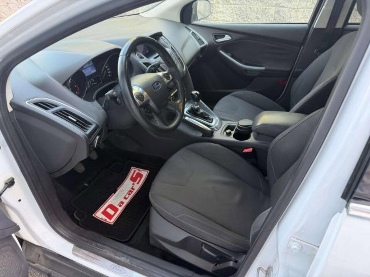 Ford Focus Station Wagon 1.6 TDCi 115 CV SW Titanium (2)