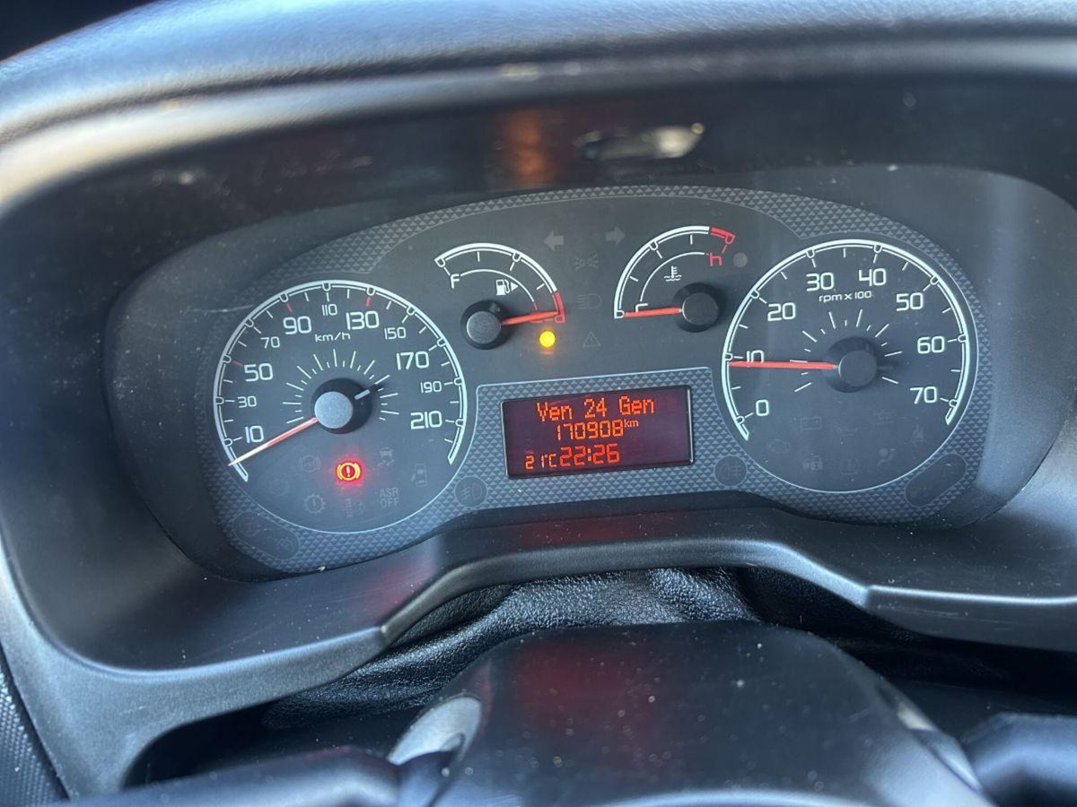 Fiat Qubo 1.3 MJT 75 CV Trekking (17)