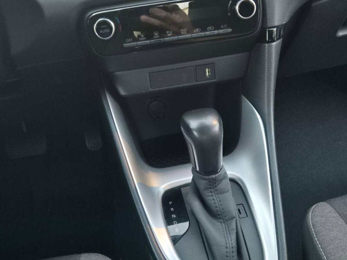 Toyota Yaris 1.5 Hybrid 5 porte Lounge (10)