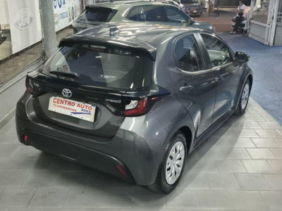 Toyota Yaris 1.5 Hybrid 5 porte Lounge (3)