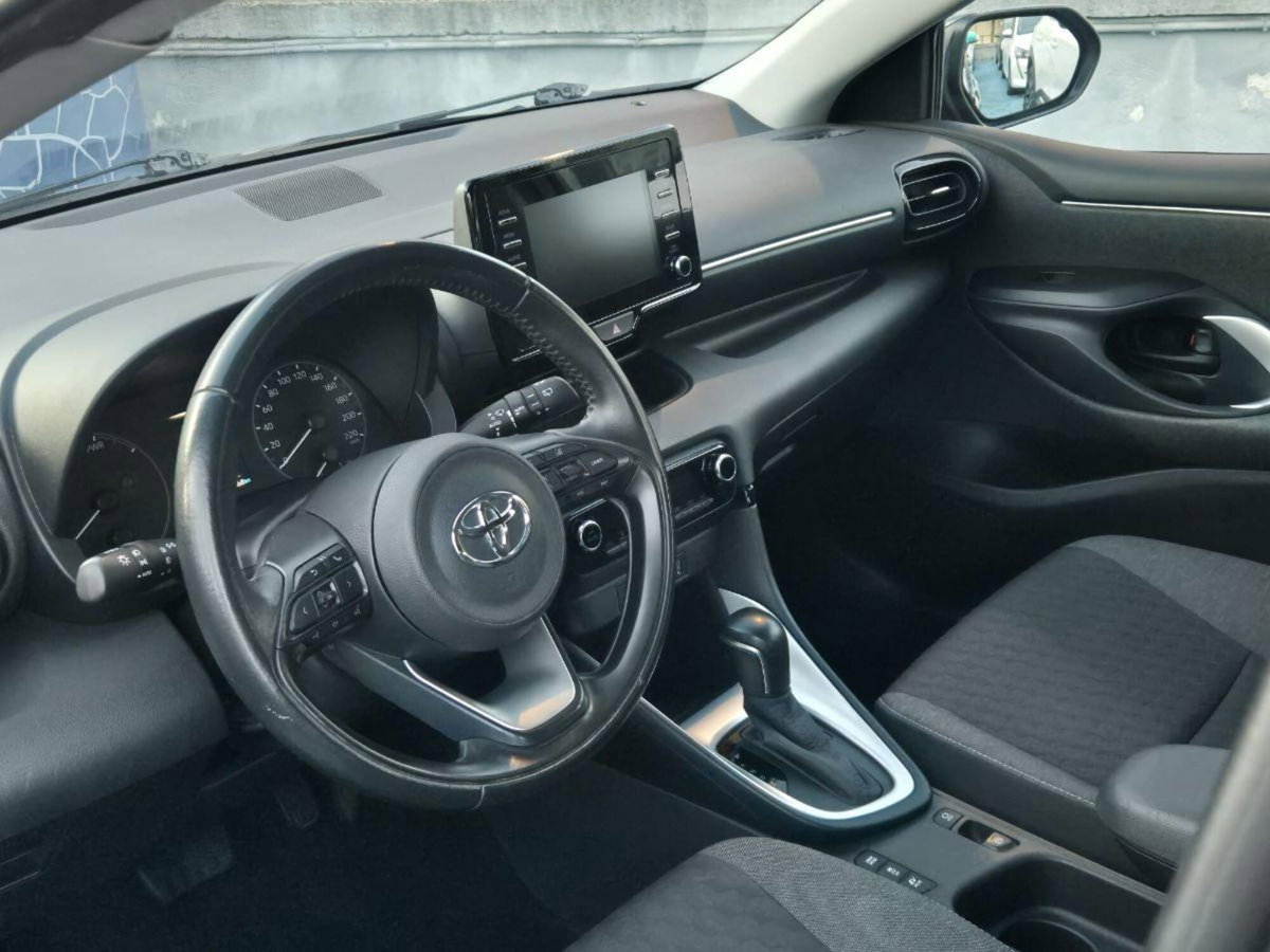 Toyota Yaris 1.5 Hybrid 5 porte Lounge (4)