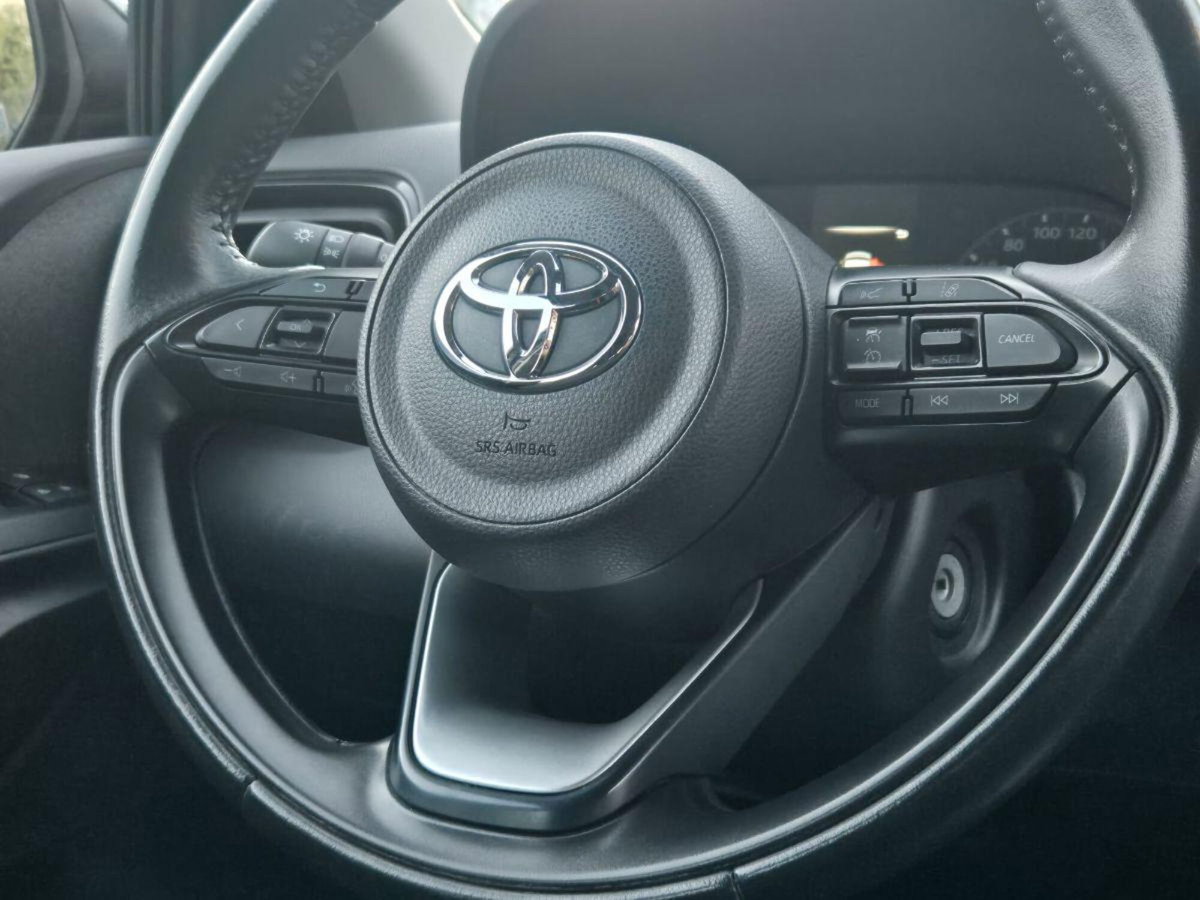 Toyota Yaris 1.5 Hybrid 5 porte Lounge (9)