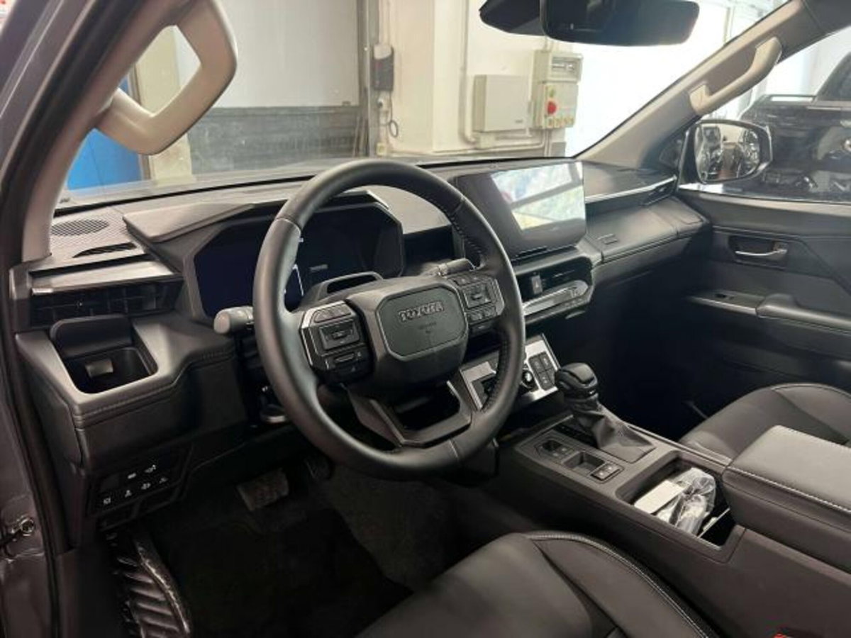 Toyota Hilux 2.8 d-4d 48V double cab Invincible auto (10)