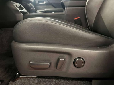 Toyota Hilux 2.8 d-4d 48V double cab Invincible auto (11)