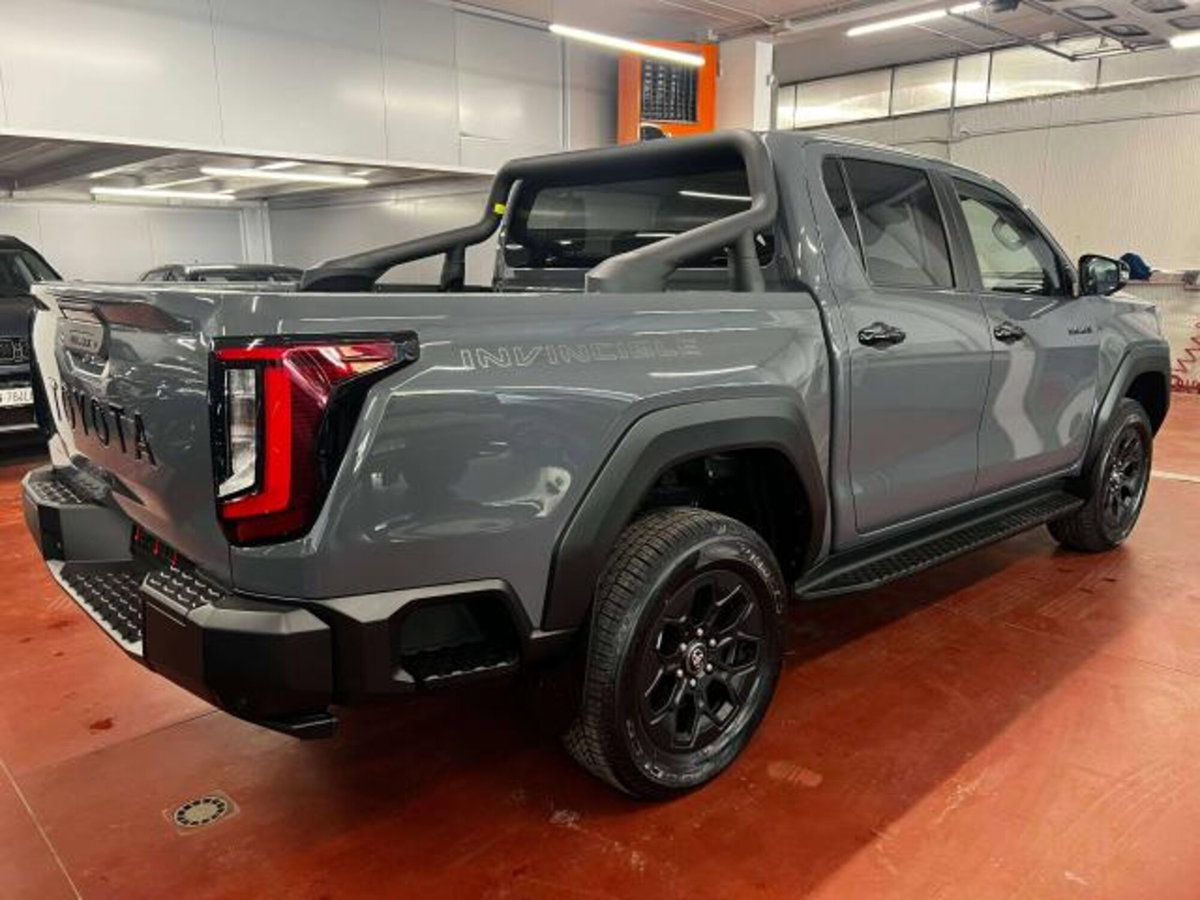 Toyota Hilux 2.8 d-4d 48V double cab Invincible auto (3)