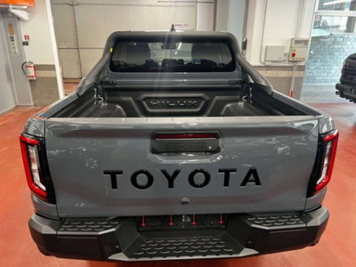 Toyota Hilux 2.8 d-4d 48V double cab Invincible auto (6)