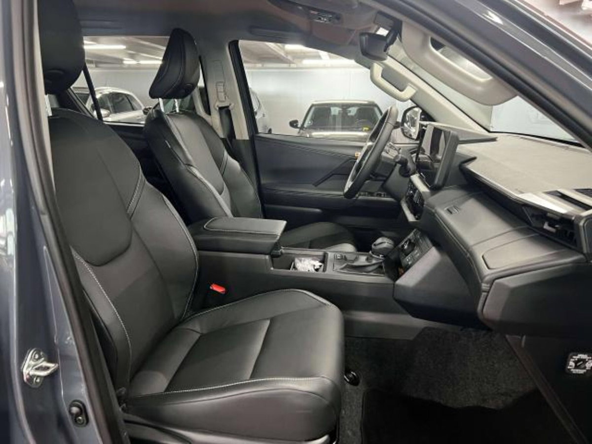 Toyota Hilux 2.8 d-4d 48V double cab Invincible auto (7)