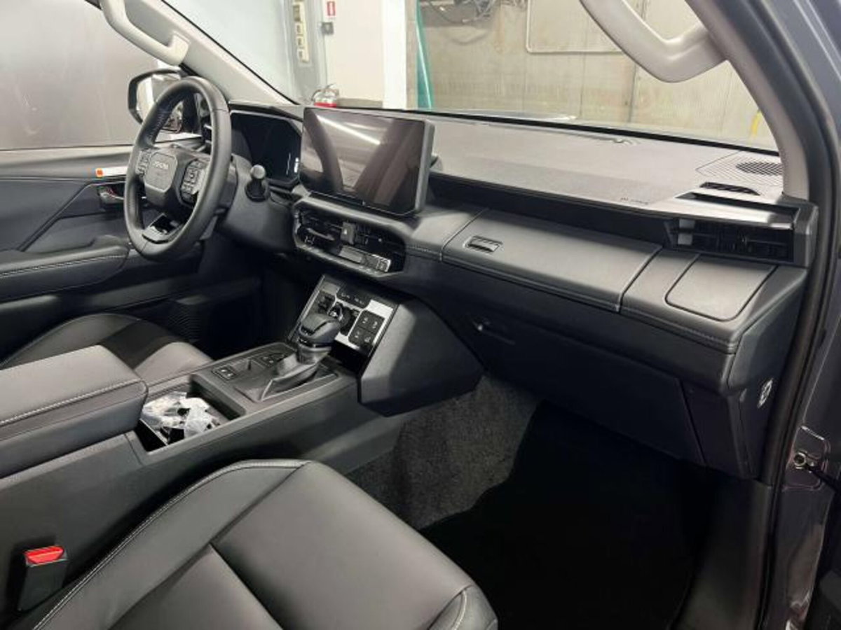 Toyota Hilux 2.8 d-4d 48V double cab Invincible auto (8)