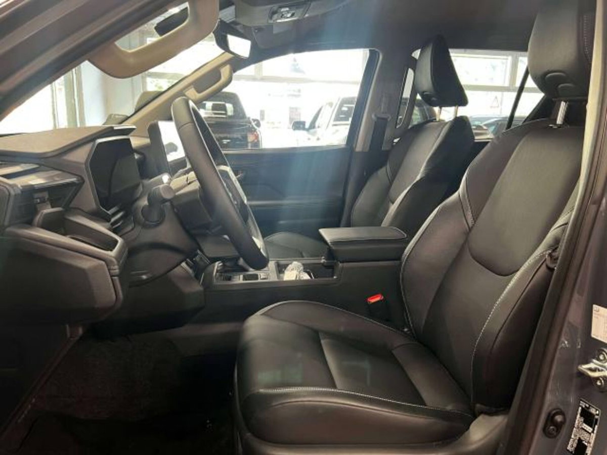 Toyota Hilux 2.8 d-4d 48V double cab Invincible auto (9)
