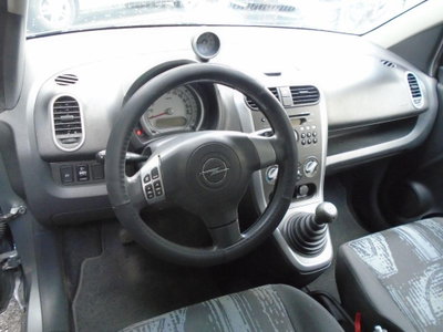 Opel Agila 1.2 16V 94CV Enjoy (9)
