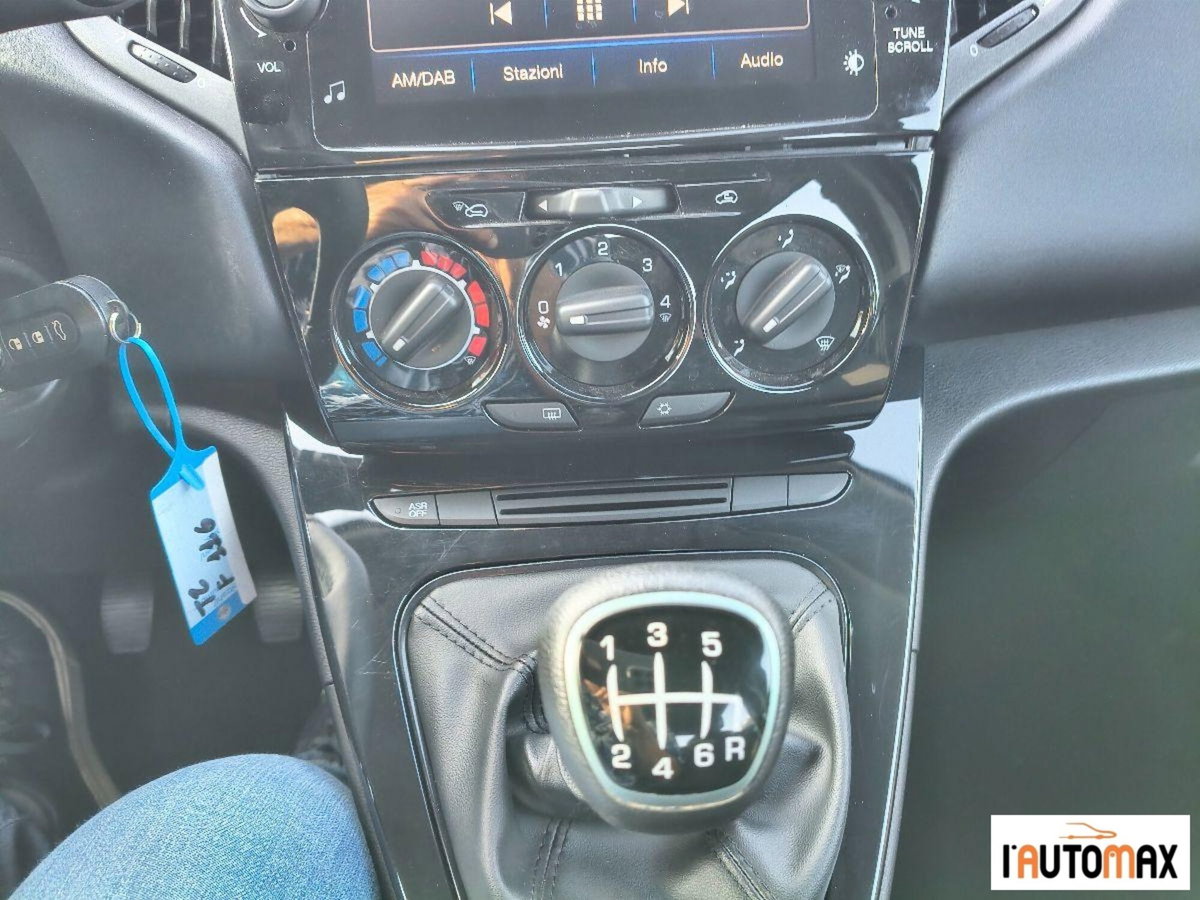 Lancia Ypsilon 1.0 FireFly 5 porte S&S Hybrid Gold Plus (10)