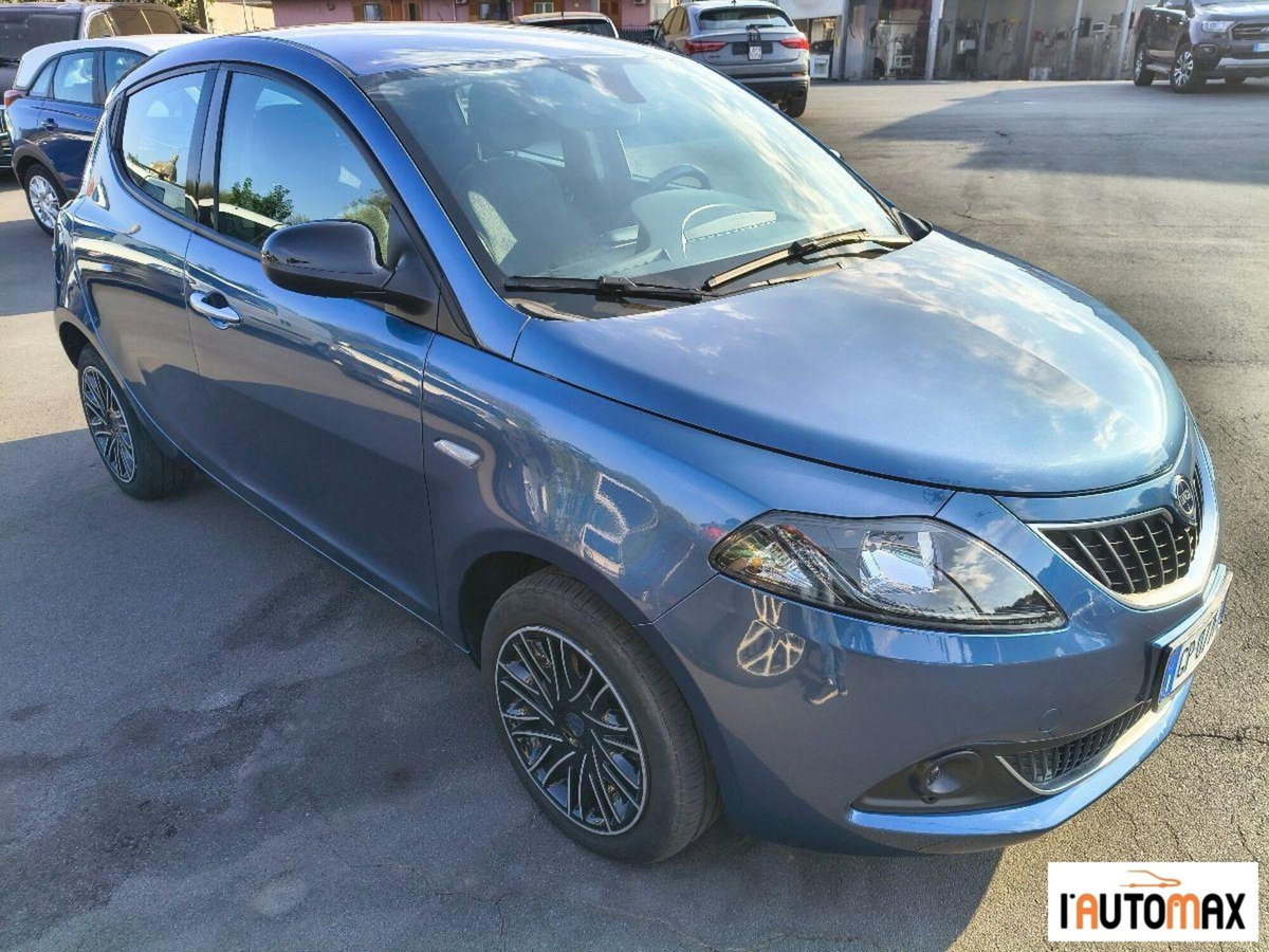 Lancia Ypsilon 1.0 FireFly 5 porte S&S Hybrid Gold Plus (2)