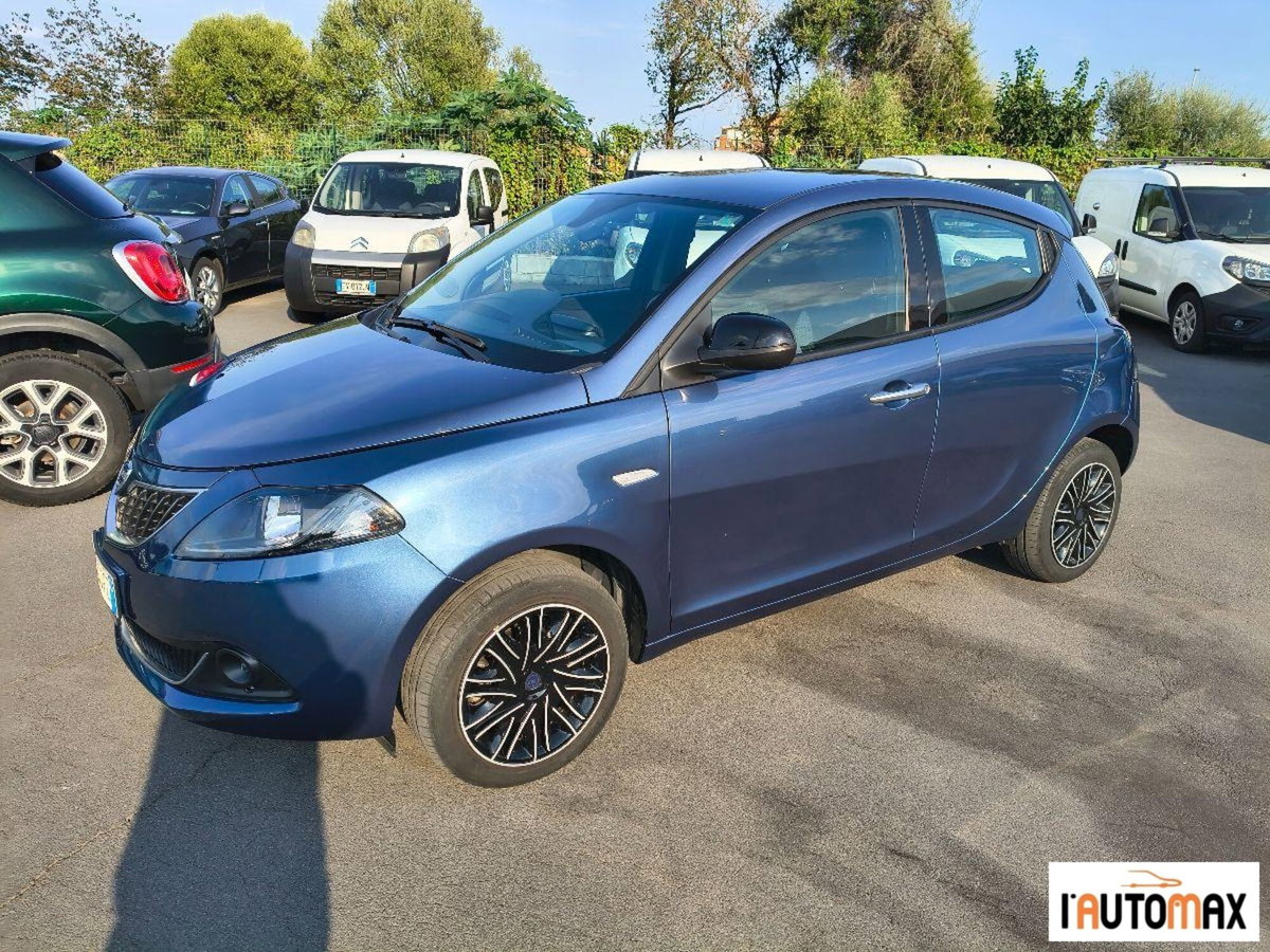 Lancia Ypsilon 1.0 FireFly 5 porte S&S Hybrid Gold Plus (3)