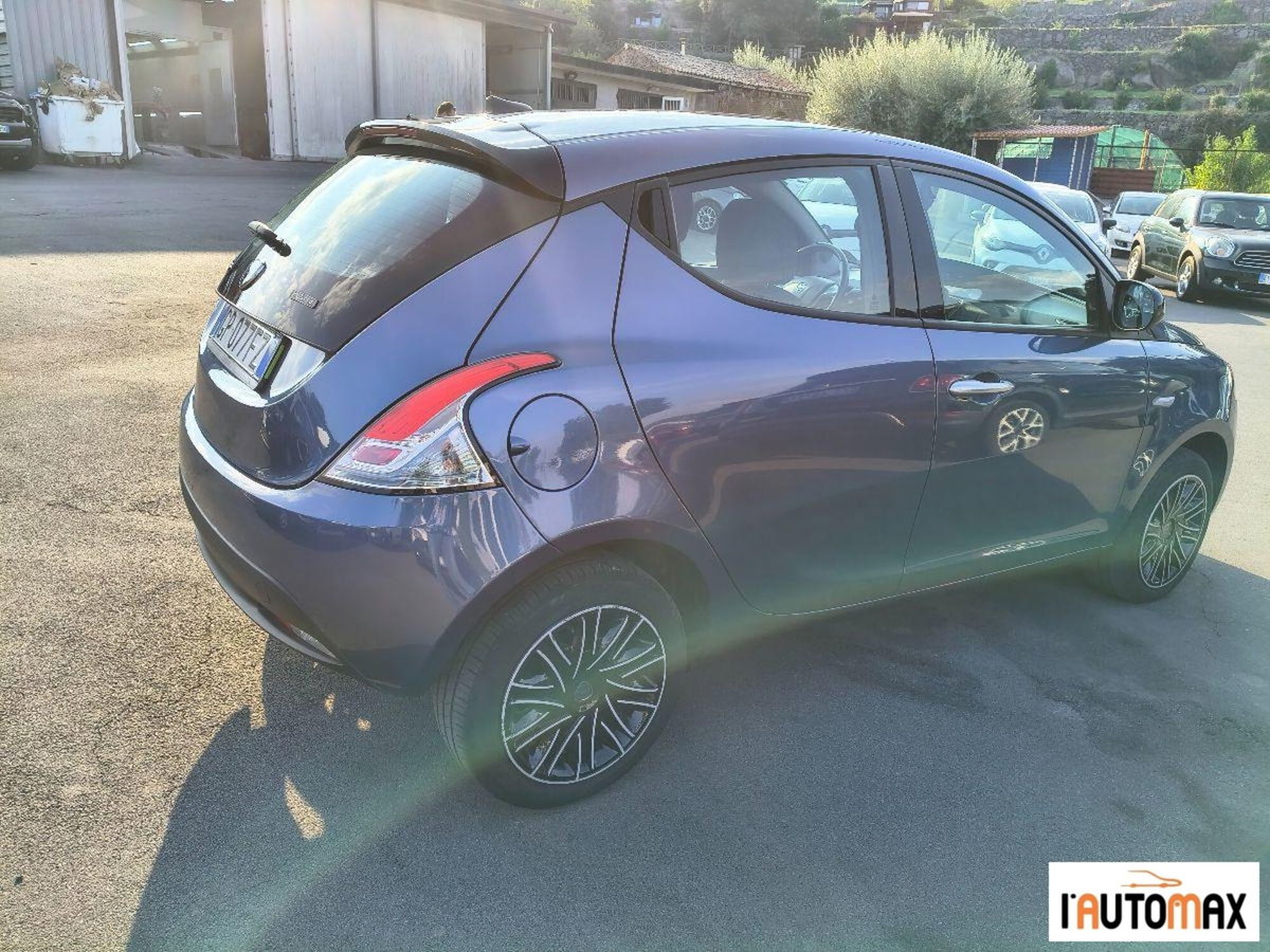 Lancia Ypsilon 1.0 FireFly 5 porte S&S Hybrid Gold Plus (4)