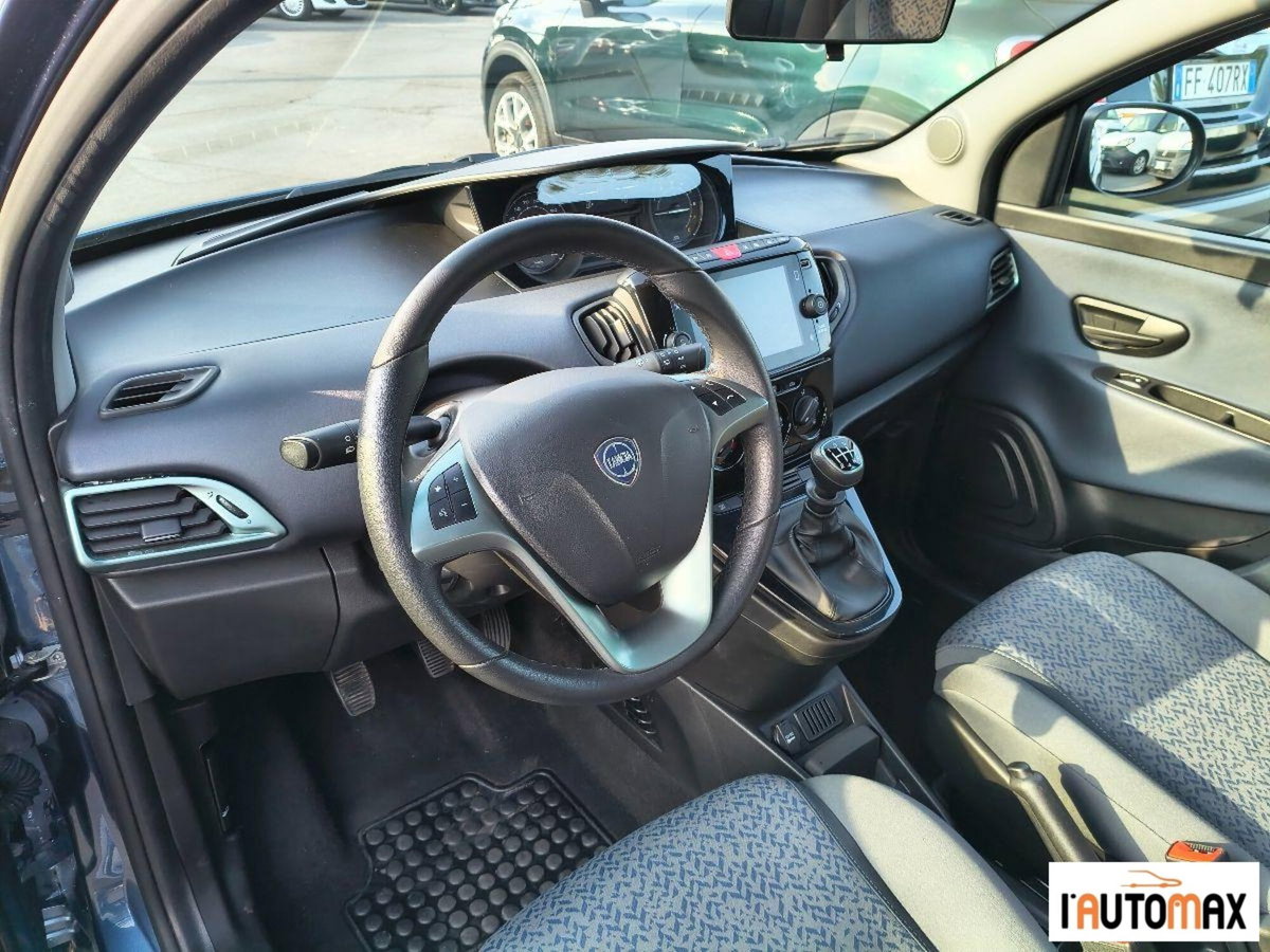 Lancia Ypsilon 1.0 FireFly 5 porte S&S Hybrid Gold Plus (8)