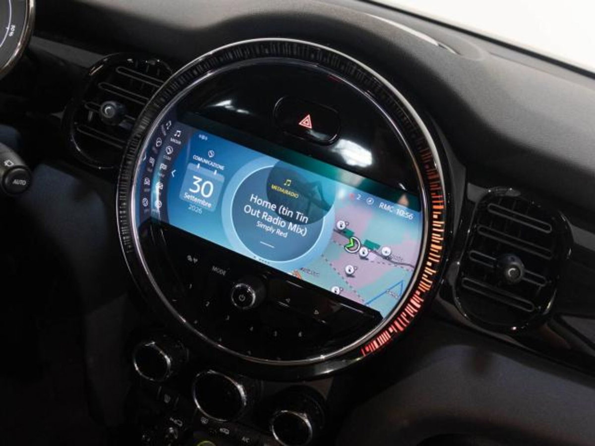 MINI Mini Cooper SE S (14)