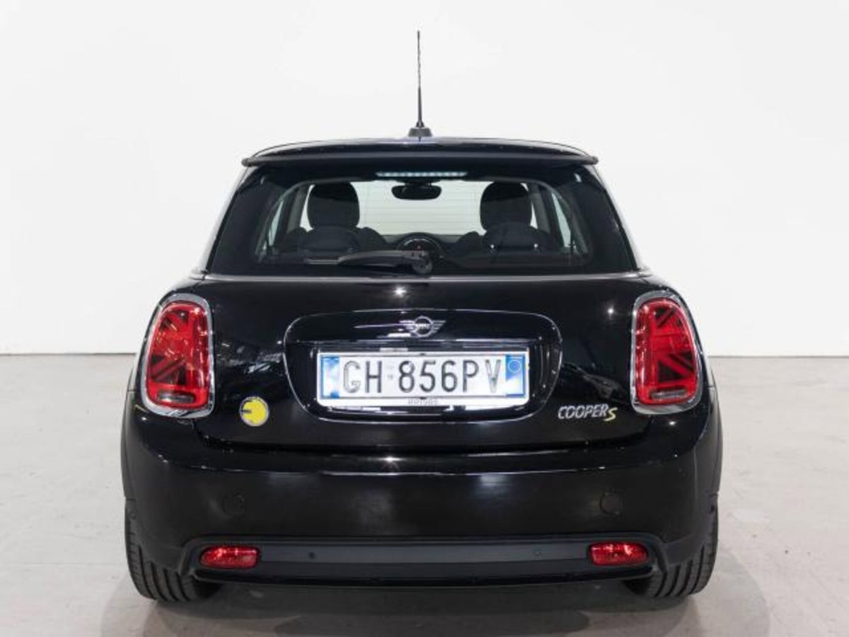 MINI Mini Cooper SE S (4)