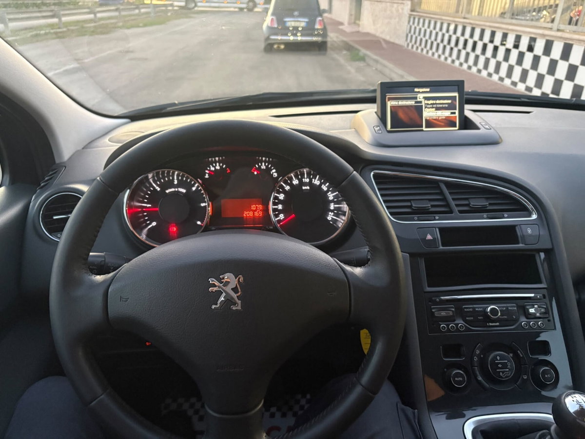 Peugeot 5008 1.6 HDi 115CV Business (11)