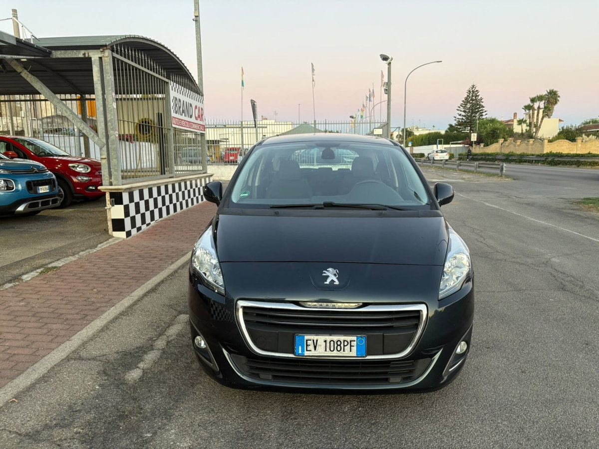Peugeot 5008 1.6 HDi 115CV Business (2)