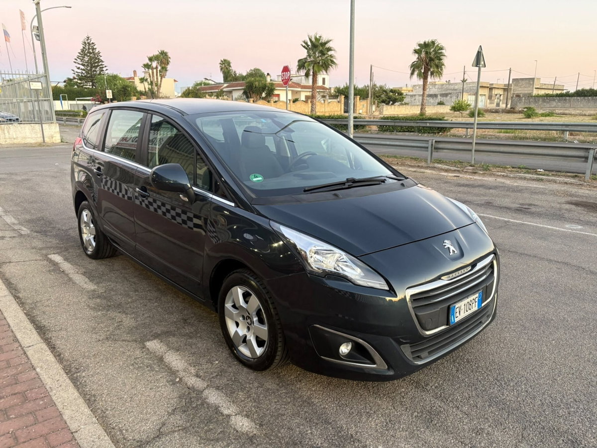 Peugeot 5008 1.6 HDi 115CV Business (3)