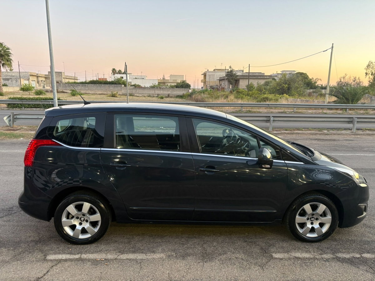 Peugeot 5008 1.6 HDi 115CV Business (4)
