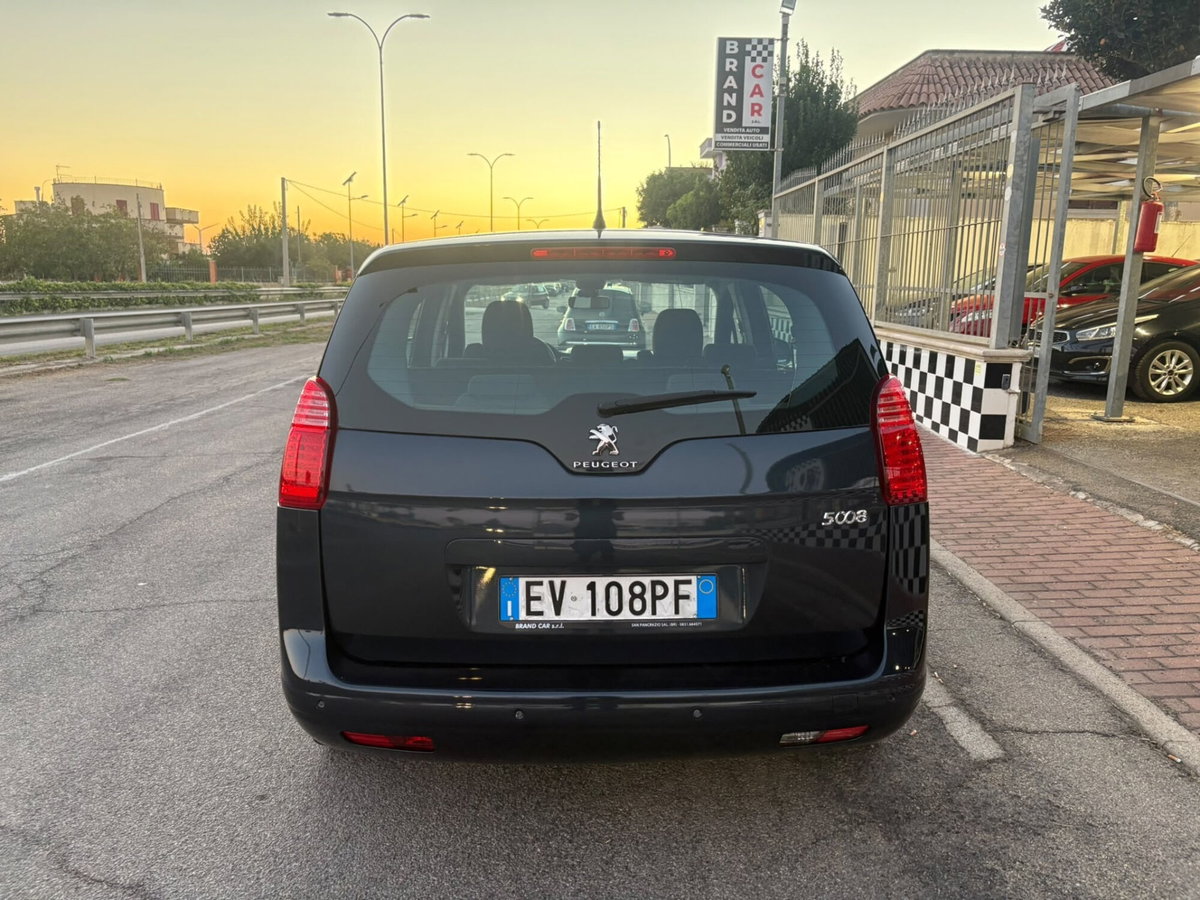Peugeot 5008 1.6 HDi 115CV Business (6)
