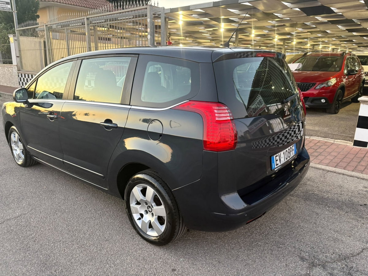 Peugeot 5008 1.6 HDi 115CV Business (7)