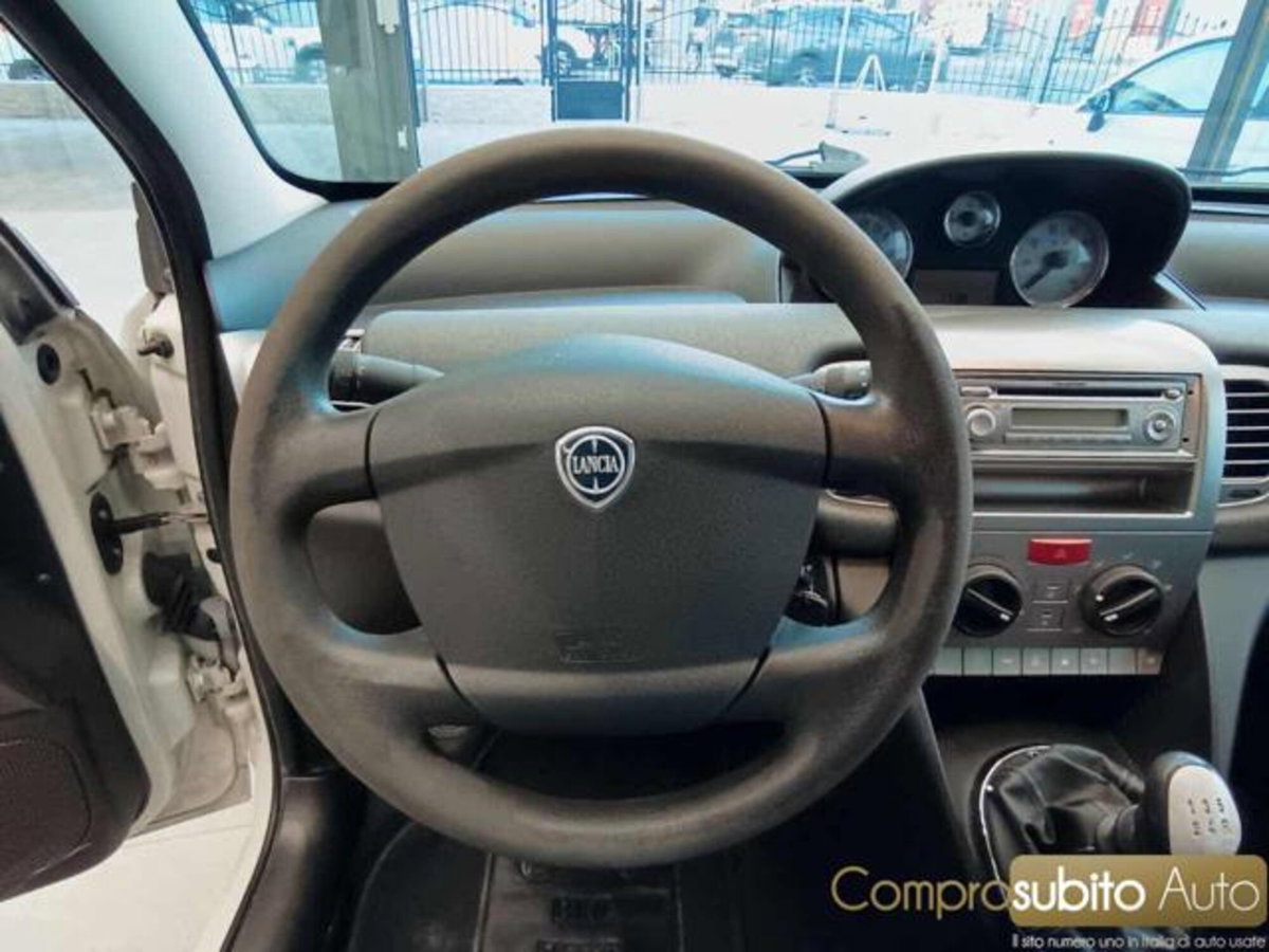 Lancia Ypsilon 1.2 Argento (15)