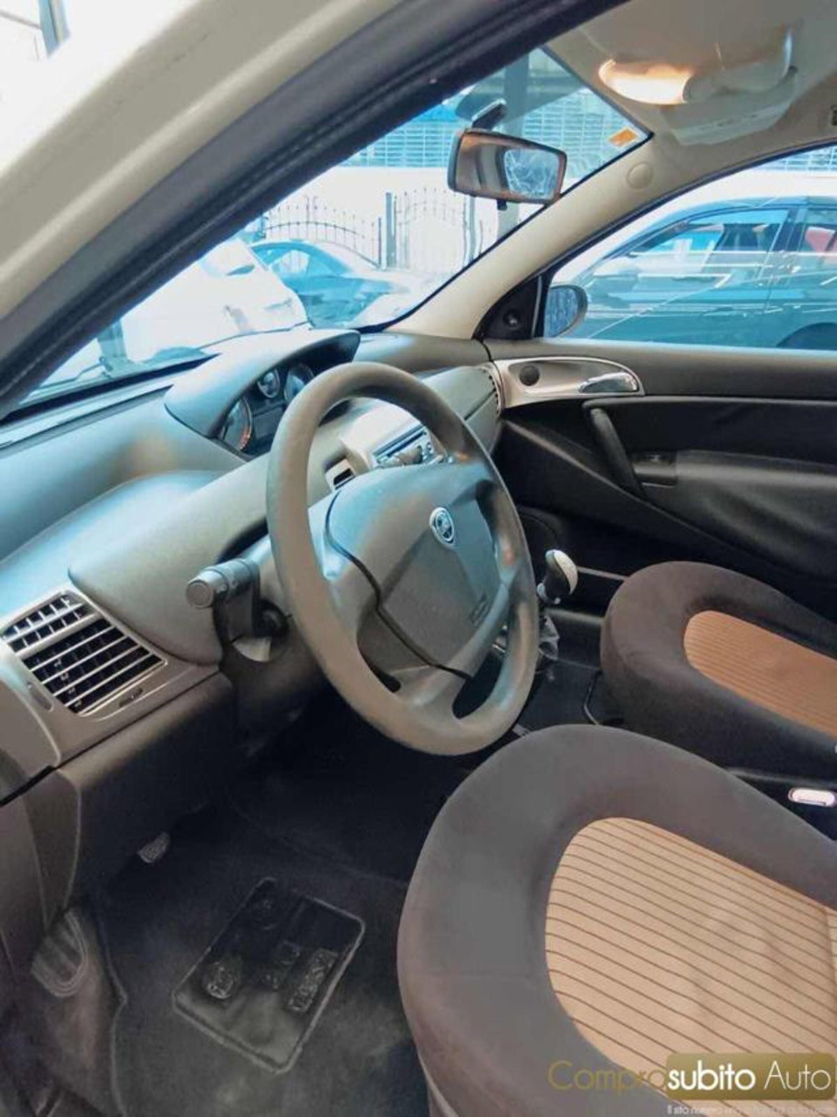 Lancia Ypsilon 1.2 Argento (16)