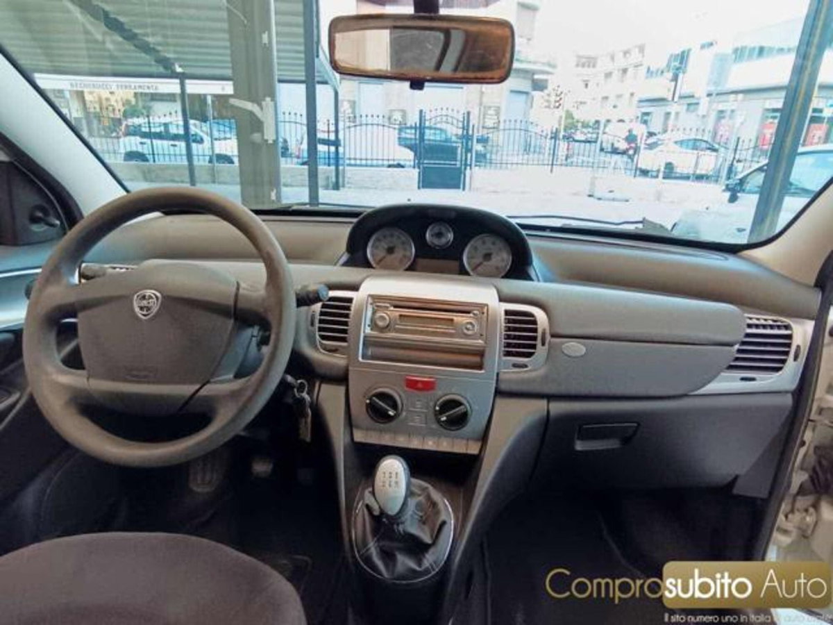 Lancia Ypsilon 1.2 Argento (17)