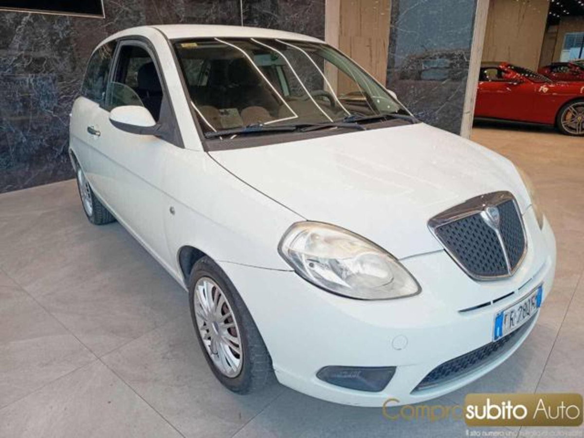 Lancia Ypsilon 1.2 Argento (3)