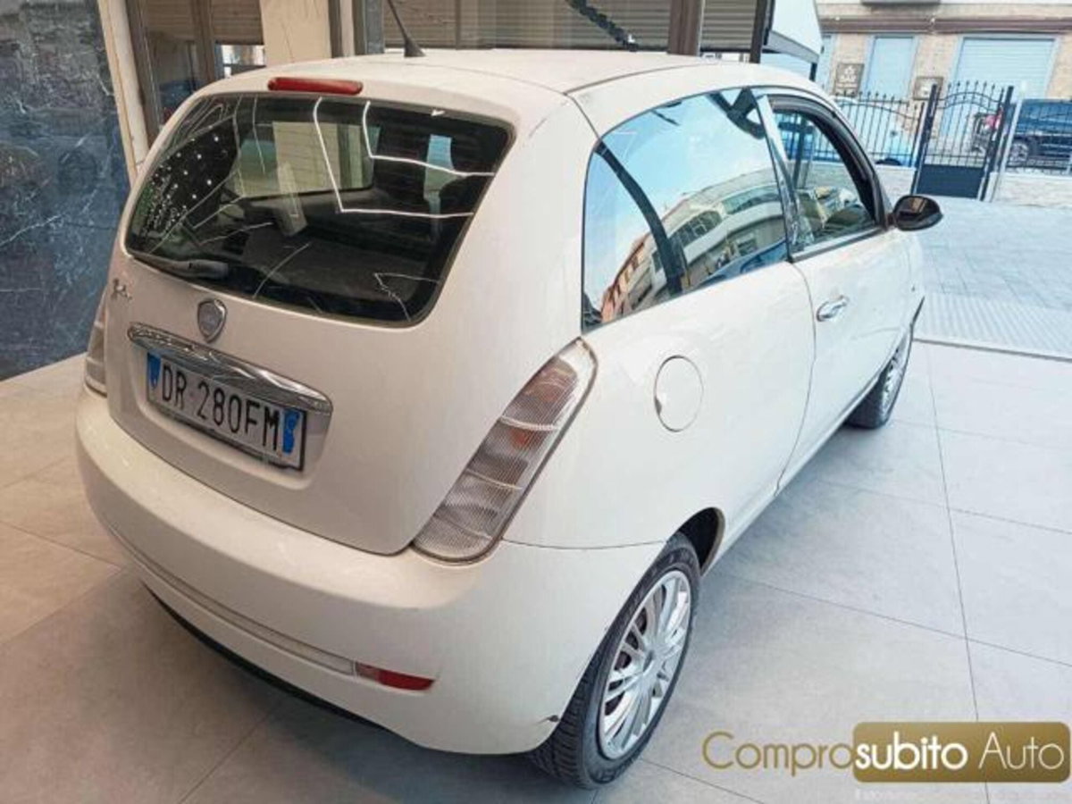Lancia Ypsilon 1.2 Argento (8)