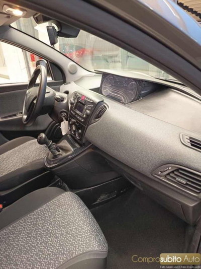 Lancia Ypsilon 1.0 FireFly 5 porte S&S Hybrid Ecochic Silver (11)