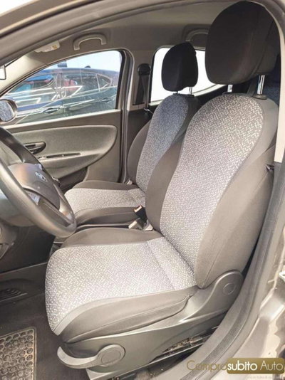 Lancia Ypsilon 1.0 FireFly 5 porte S&S Hybrid Ecochic Silver (9)
