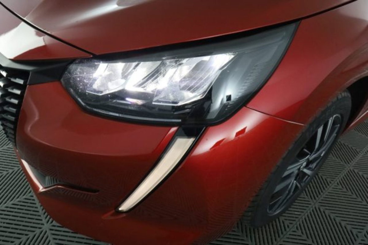 Peugeot 208 PureTech 100 Stop&Start EAT8 5 porte Allure Pack (9)