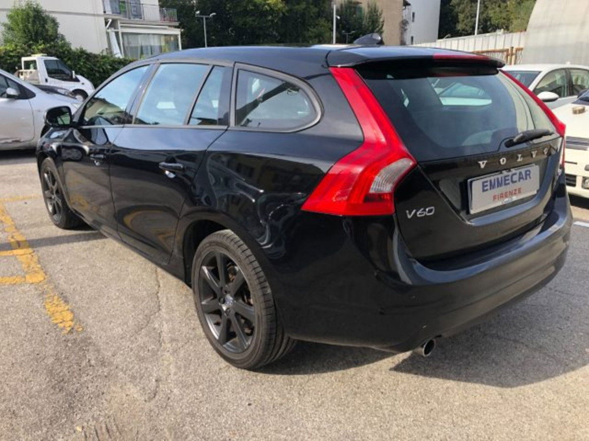Volvo V60 D3 Business (2)