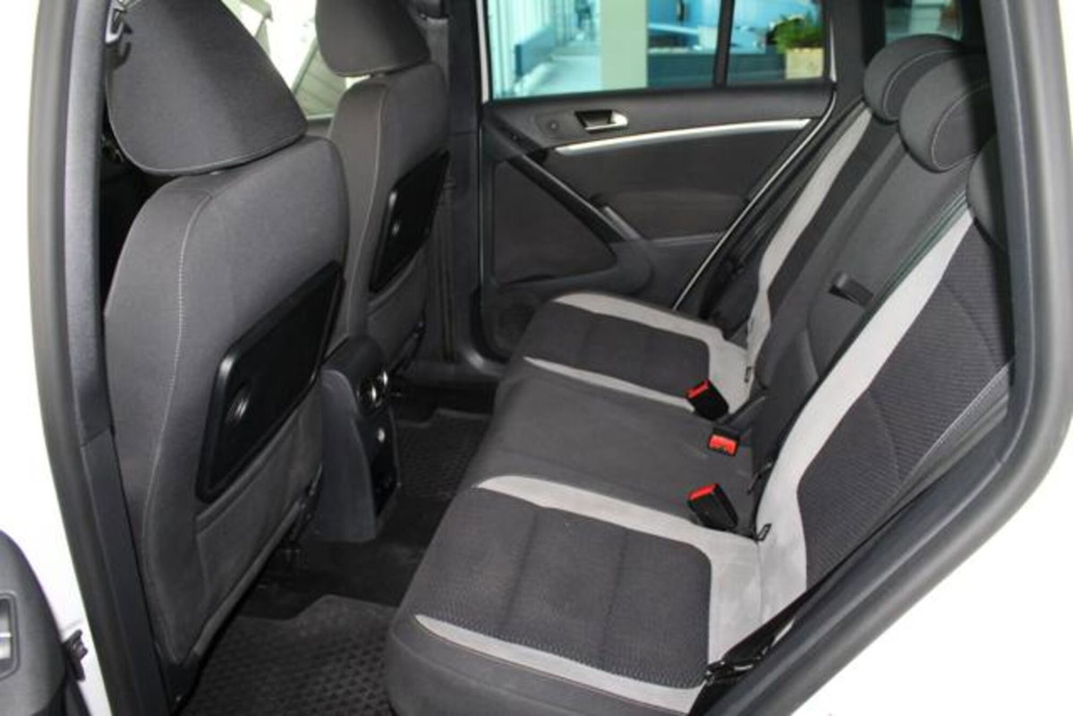 Volkswagen Tiguan 2.0 TDI 177 CV 4MOTION DSG R-Line BlueMotion Tech. (9)